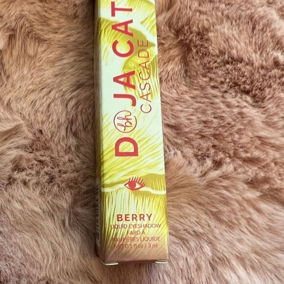 BH COSMETICS X DOJA CAT CASCADE LIQUID EYESHADOW. Berry. - Picture 1 of 5